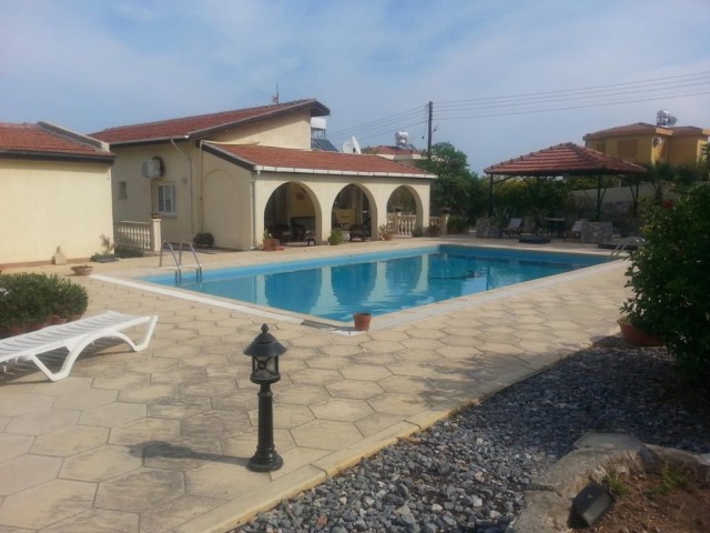 Villa Mit Pool In Kyrenia Edremit Zu Verkaufen ** 