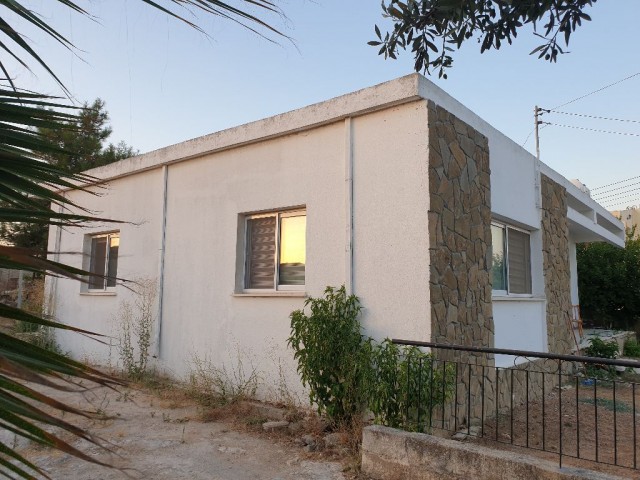 zu verkaufen 3 + 1 Einfamilienhaus mit einstöckigem Garten in Famagusta chayrovada ** 