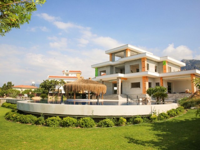 Girne Alsancak'ta Satılık Ultra Lüks Villa