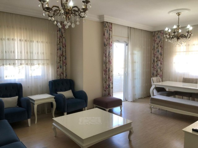 3-1 geräumige voll möblierte Wohnung im Zentrum von Kyrenia ** 