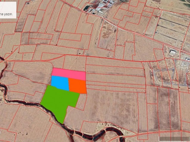 GROSSE INVESTITIONSMÖGLICHKEIT !!!  In Nicosia Batıkent Region, 30 Hektar Land zu verkaufen gegenüber Yenikent 1. 150. 000Stg.    