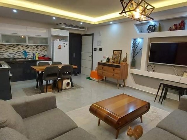 Ultra-Luxus-Apartment mit Berg- und Meerblick, komplett möbliert, in Penthouse