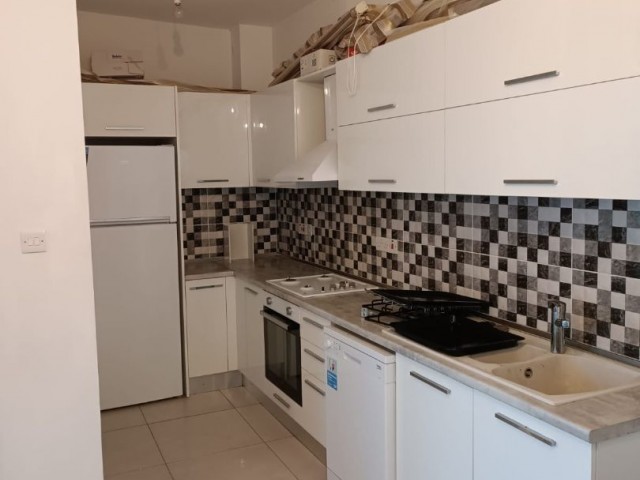 Famagusta city centre Sakarya 3+1 rent house 4.floor Full furniture 6 months payment per 650£ deposit and commission Full a.c in the room New apartman There are Jenarator elevator 