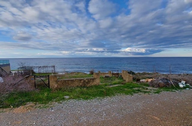 Land for sale next to sea shore in Karşıyaka