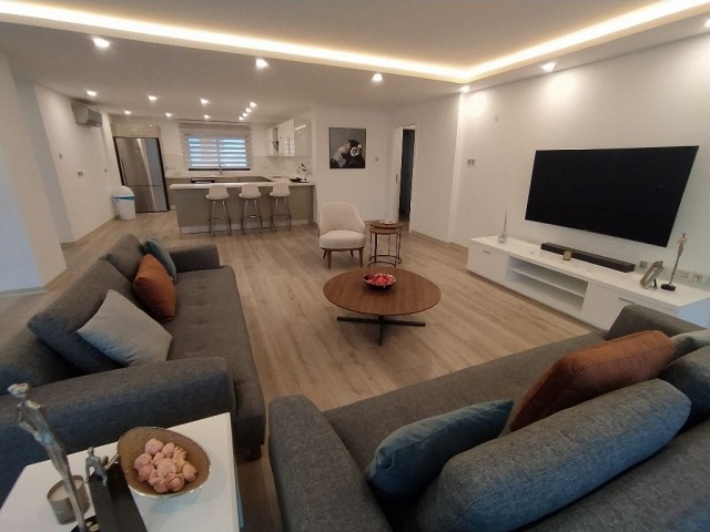 Kyrenia Zentrum, ultra Luxus 3 +1 Wohnung zu vermieten + 905428777144 Englisch Türkisch Russisch ** 
