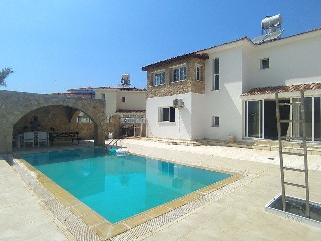 Kyrenia, Catalkoy, 3+1 zu verkaufen villa, Eleksus karsi + 905428777144 ** 