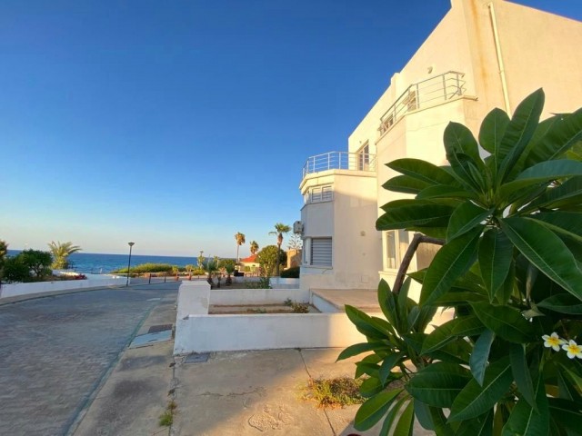 Kaya Palazzo otelin Kumlu plajının yanında, full eşyalı kısa süreli kiralık 2 yatak odalı dubleks Bu