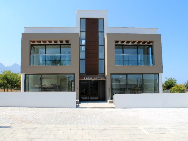 2 + 1 квартира на первом этаже с садом на продажу в великолепном месте в Гирне, Алсанджак ** 