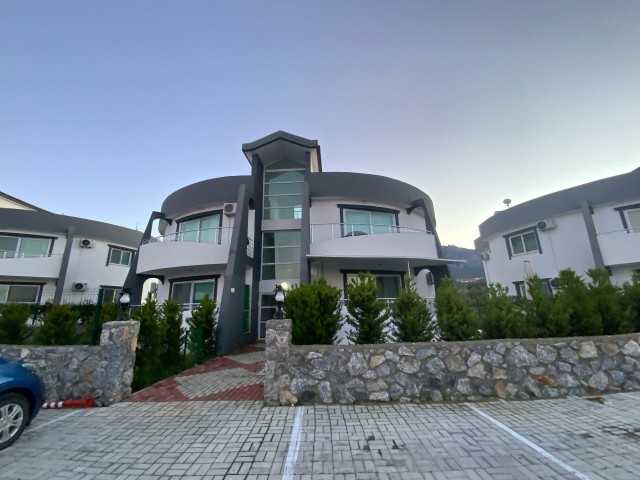 1+1 Wohnung Zum Verkauf In Zypern Kyrenia Karaoglanoglu ** 