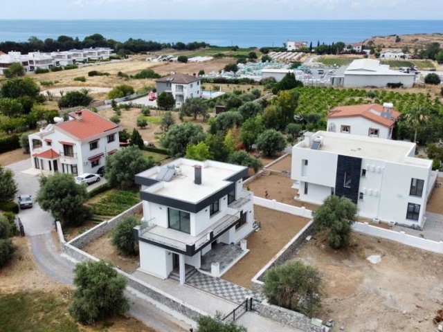 Kıbrıs Girne Çatalköy Satılık 1 Dönüm Arazi içinde Deniz Manzaralı Dublex Villa 