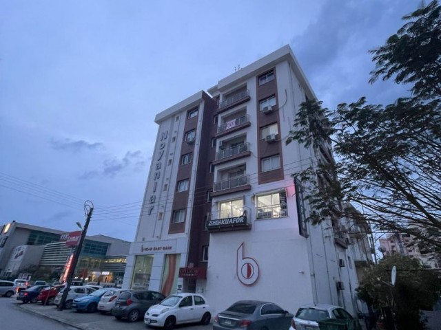 Квартира 2 + 1 для ИНВЕСТИЦИЙ на дороге Фамагуста-Саламин, напротив Лемара, 4-й этаж, вид на город. 