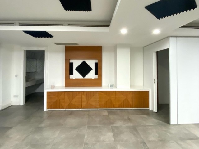 OFFICE WITH MODERN DESIGN 