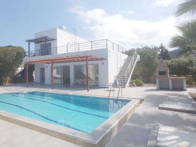 VILLA WITH PRIVATE POOL FOR SALE IN ESENTEPE ** 