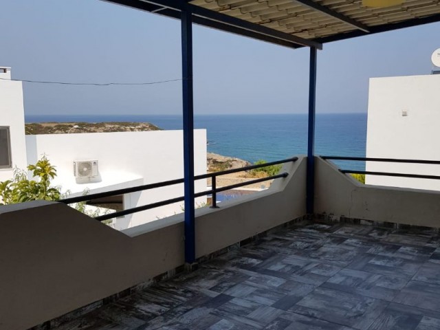 Kyrenia esentepei villa 3 + 1. Furnished, close to the sea. Deposit at 500 stg 10000tl.