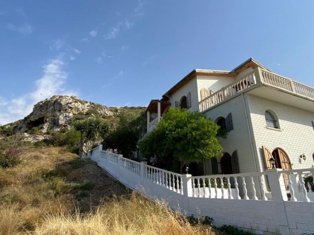 Kyrenia-Alsancak, 3 + 1 villa for rent. ** 