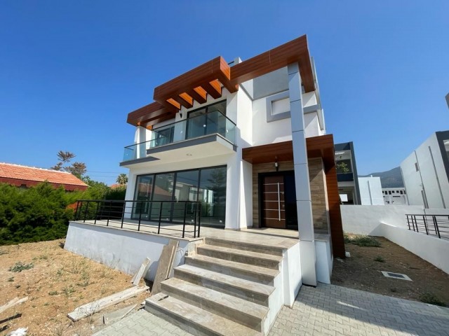 Kyrenia - Alsancak, neue Villa zu verkaufen 3+1, 200 Meter von Camelot Beach