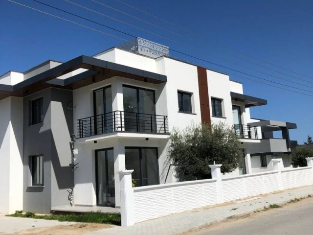 Girne - Özanköy, 2+1 yeni daire satılıyor, ikinci katta özel teraslı ve birinci katta özel bahçeye e