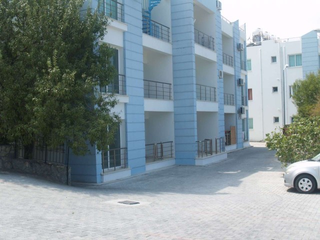 Kyrenia - Lapta, 2+ 1 Wohnung zu verkaufen im ersten Stock, zu verkaufen in der Poolanlage. 