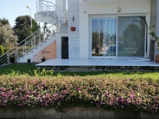 Kyrenia - Karaoglanoglu, 1+1 with private entrance to the apartment and a large private garden in a complex with swimming pool. 