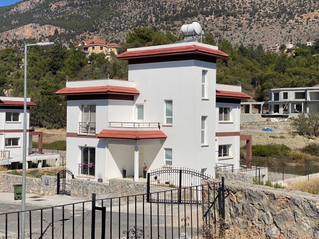 Geräumige 3-Schlafzimmer-Villen in Kyrenia Ağırdağ mit und ohne Keller in der Hügelregion