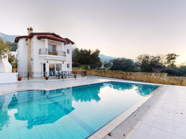Girne Zeytinlik’te Mükemmel Konumda Müstakil Havuzlu Merkezi Isıtmalı  3+1 Kiralık Villa