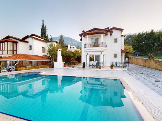 Girne Zeytinlik’te Mükemmel Konumda Müstakil Havuzlu Merkezi Isıtmalı  3+1 Kiralık Villa