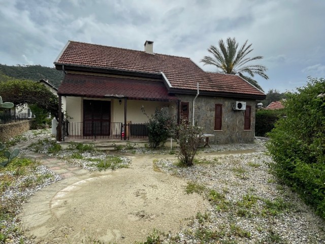 Karşıyaka' da satılık müstakil evler