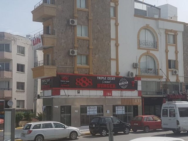 3-stöckige 250m2 Mietgeschäft auf der Hauptstraße in einem Ort mit hohem Beschilderungswert im Zentrum von Kyrenia ** 