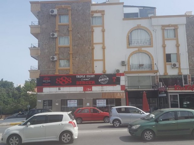 3-этажный магазин площадью 250 м2 на главной улице расположен в центре Кирении с высокой стоимостью 