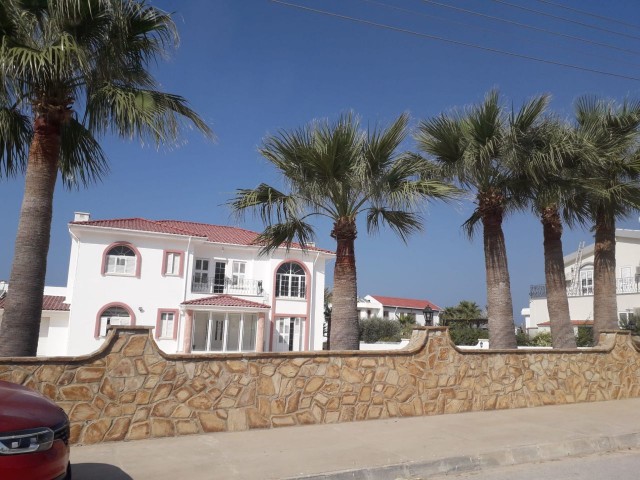 Villa with pool for rent in Catalkoyde ** 