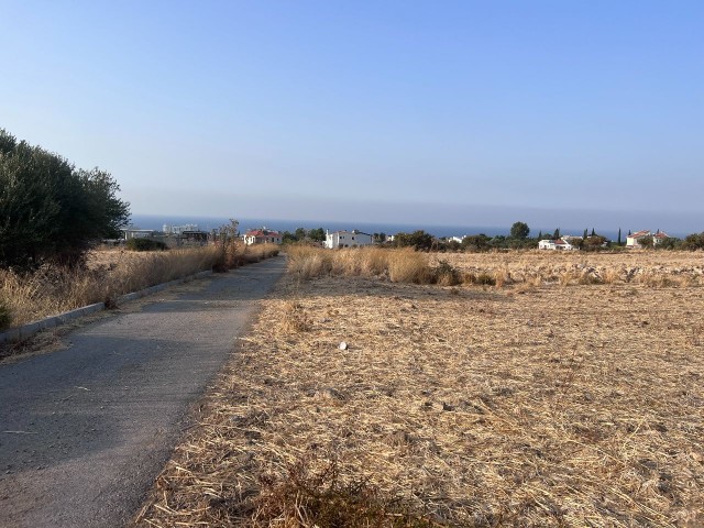 Land suitable for the construction of villas or sites in Kyrenia Alsancak. The equivalent is the cob