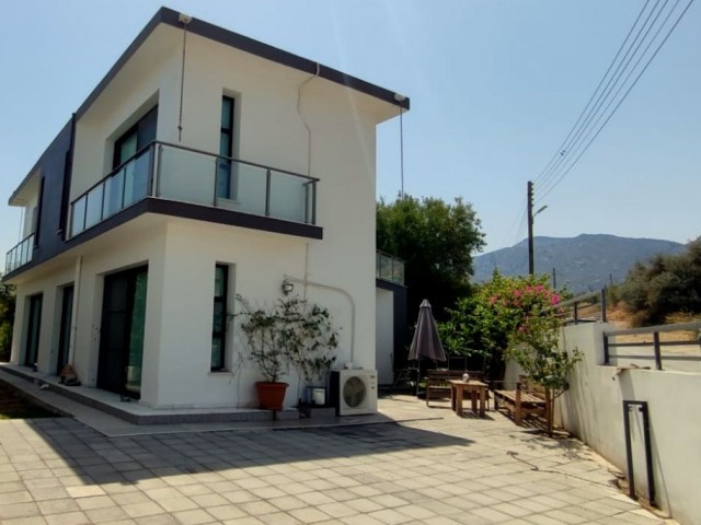 VAT was paid when the cob was ready in Kyrenia Ozankoy. Fully furnished villa. He's ready to move in