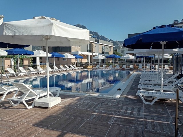 Ground floor, fully furnished luxury apartment in Kyrenia Karsiyaka, 200 meters from the beach and restaurants, 500 meters from the main road and markets, in a complex with pool. . ,
