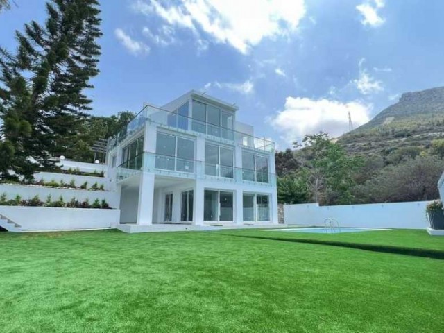 Kıbrıs Girne’de Muhteşem Lokasyonda Satılık Lüx Villa
Kuzey Kıbrıs Girne’de merkeze çok yakın bir  konumda satılık  lux villa 