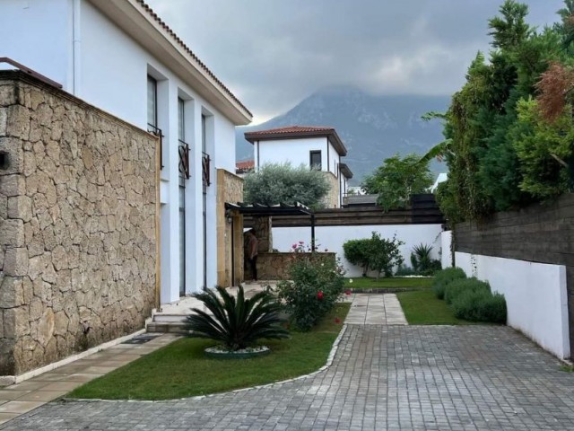 4+1 Villa zu verkaufen in Bellapais, Kyrenia