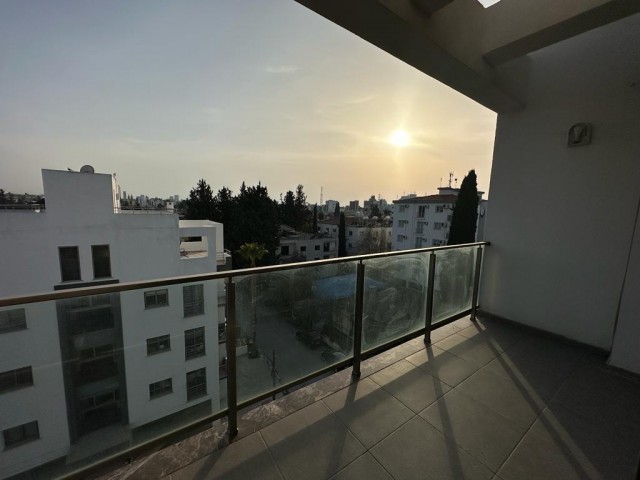 Türkische Immobilie Penthouse zu verkaufen in Nikosia Kucuk Kaymakli Area 