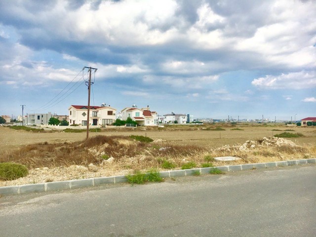 PLOTS OF LAND FOR SALE SUITABLE FOR THE CONSTRUCTION OF VILLAS IN TUZ DECADA ** 