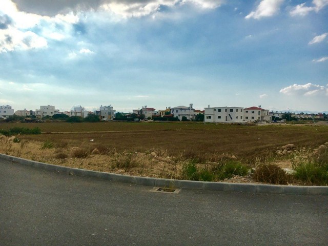 PLOTS OF LAND FOR SALE SUITABLE FOR THE CONSTRUCTION OF VILLAS IN TUZ DECADA ** 