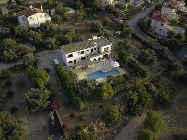 TO RENT - LOVELY 4 BEDROOM VILLA WITH PRIVATE POOL AND PANORAMIC VIEWS IN THE MUCH SOUGHT AFTER LOCA