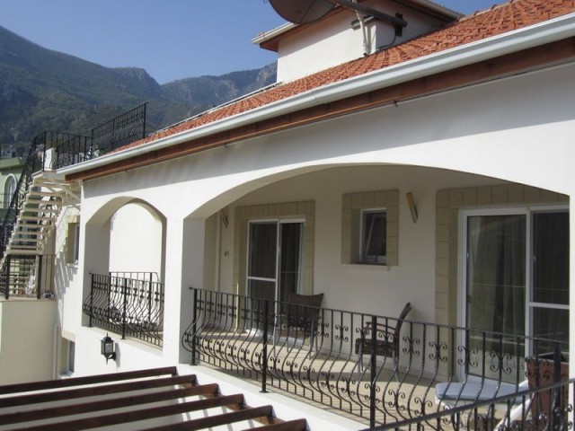Wunderschöne Villa mit 5 Schlafzimmern + Pool + Zentralheizung in Bellapais