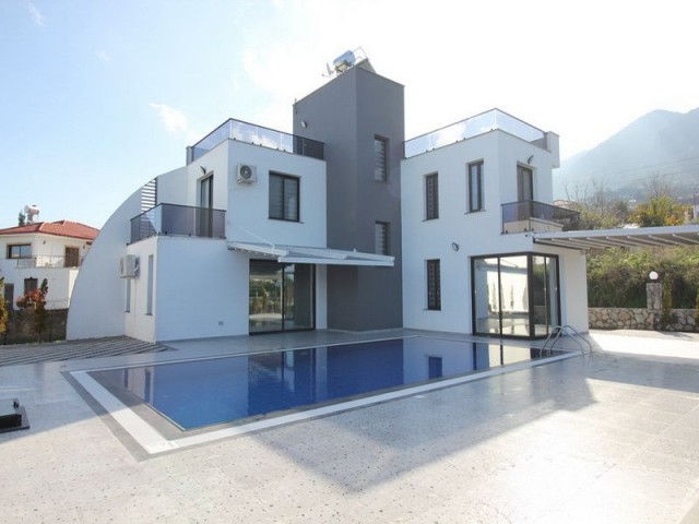 Lapta'da 4+1 Villa + Proje Aşamasında + Havuzlu + Dağ ve Deniz manzaralı