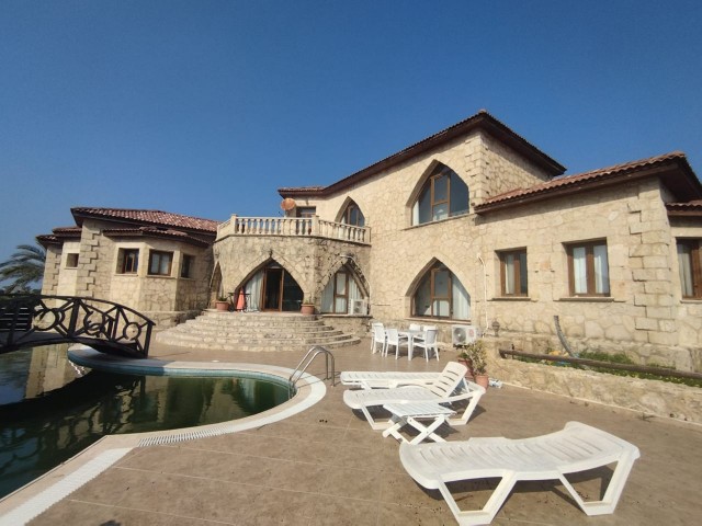 4 Bedroom Authentic Yellow Stone House + Private Swimming Pool + Walking Distance to the Sea ref 1973