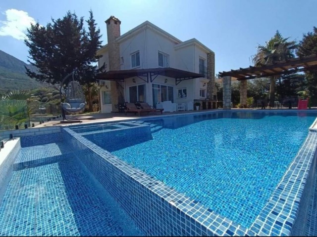 Ultra luxuriöse 3+1 Villa mit atemberaubender Aussicht in Zeytinlik, Kyrenia