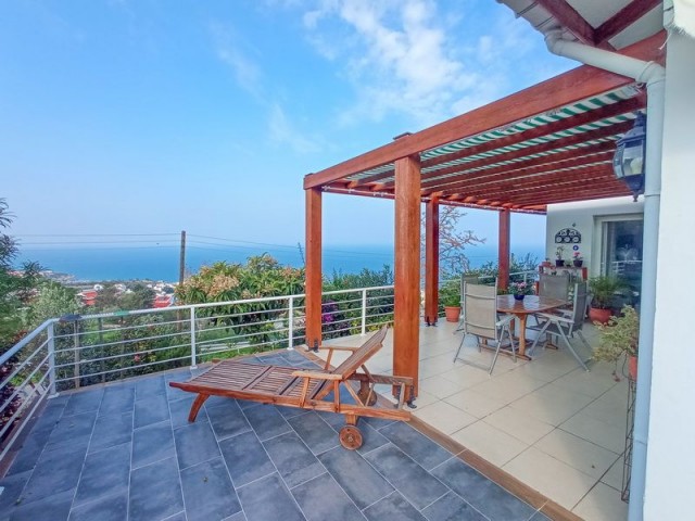 Unmissable opportunity in Esentepe with magnificent sea and mountain views + detached garden + 3 bedrooms!