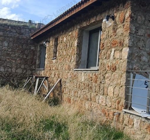 Lefke, Bağlıköy de,11 dönüm 2 evlek, türk malı arazi içinde 2+1 müstakil ev