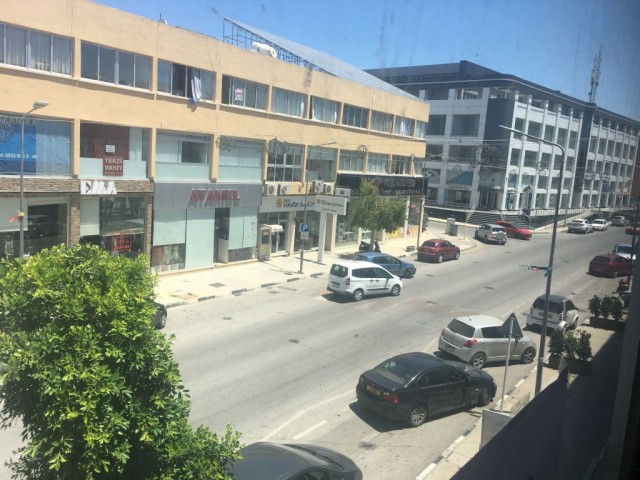 Lefkoşa’nın en işlek caddelerinden biri Metropol yolu Taşkınköy de Satılık Dükkan (ikinci kat)