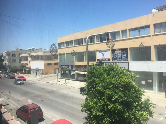 Lefkoşa’nın en işlek caddelerinden biri Metropol yolu Taşkınköy de Satılık Dükkan (ikinci kat)