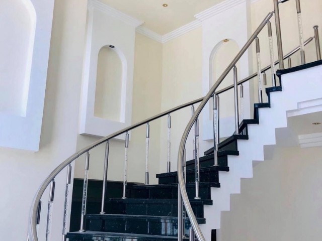 Luxury Villa for sale in Hamitkoy/ Nicosia, close to the main street, Turkish Cob (2.manual decommissioning of vehicles, plots, apartments is carried out ) ** 