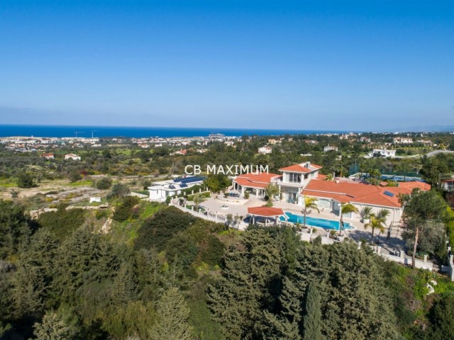 Kıbrıs Girne Bellpais' de Satılık Yüzme Havuzlu Tenis Kortlu Villa 