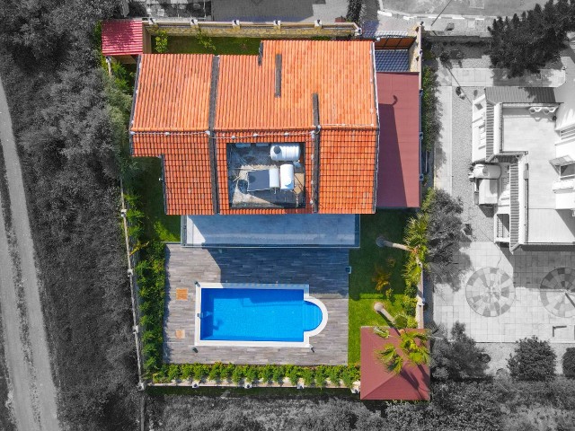 KKTC Girne Bellapais'te Özel Tasarlanmış Satılık 4+1 Havuzlu Lüks Villa